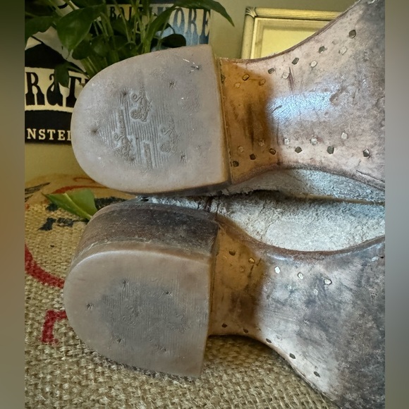 Sonora Distressed Leather Cowboy Boots - Picture 7 of 10